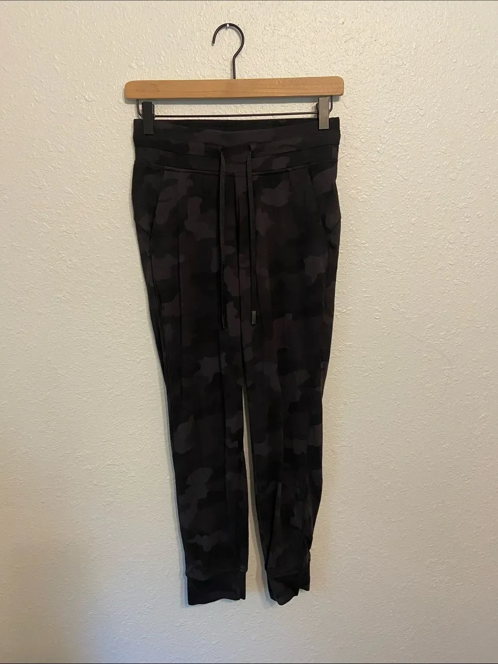 Lululemon Black Camo Print Ready to Rulu Joggers Size 4